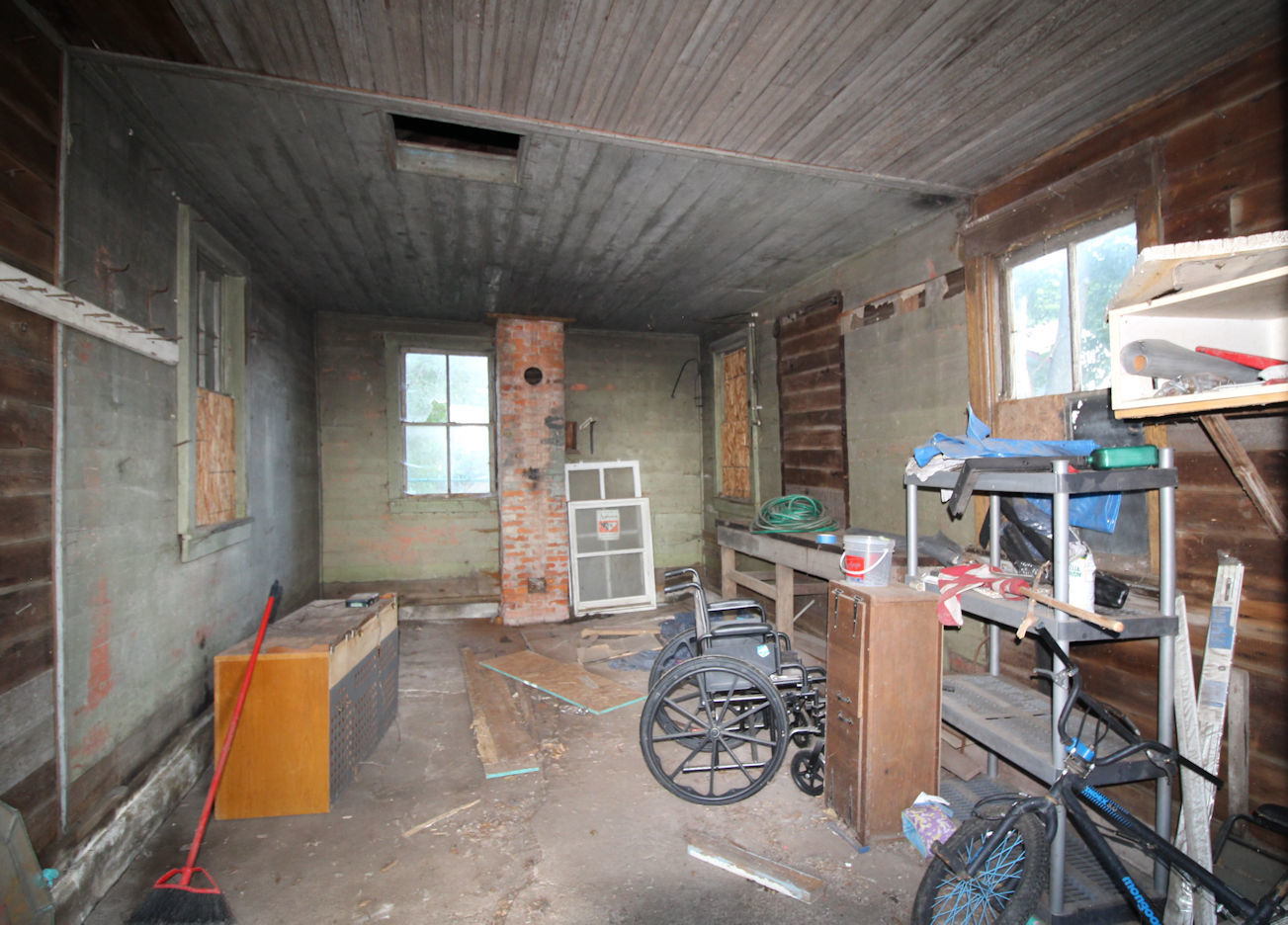 320 E Railroad Property Photo 28
