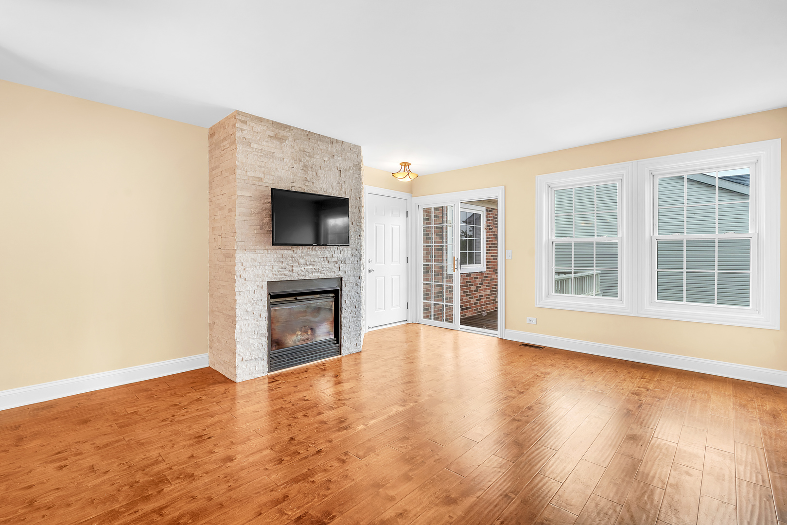 354 Ogden Falls Boulevard 354 Property Photo 4