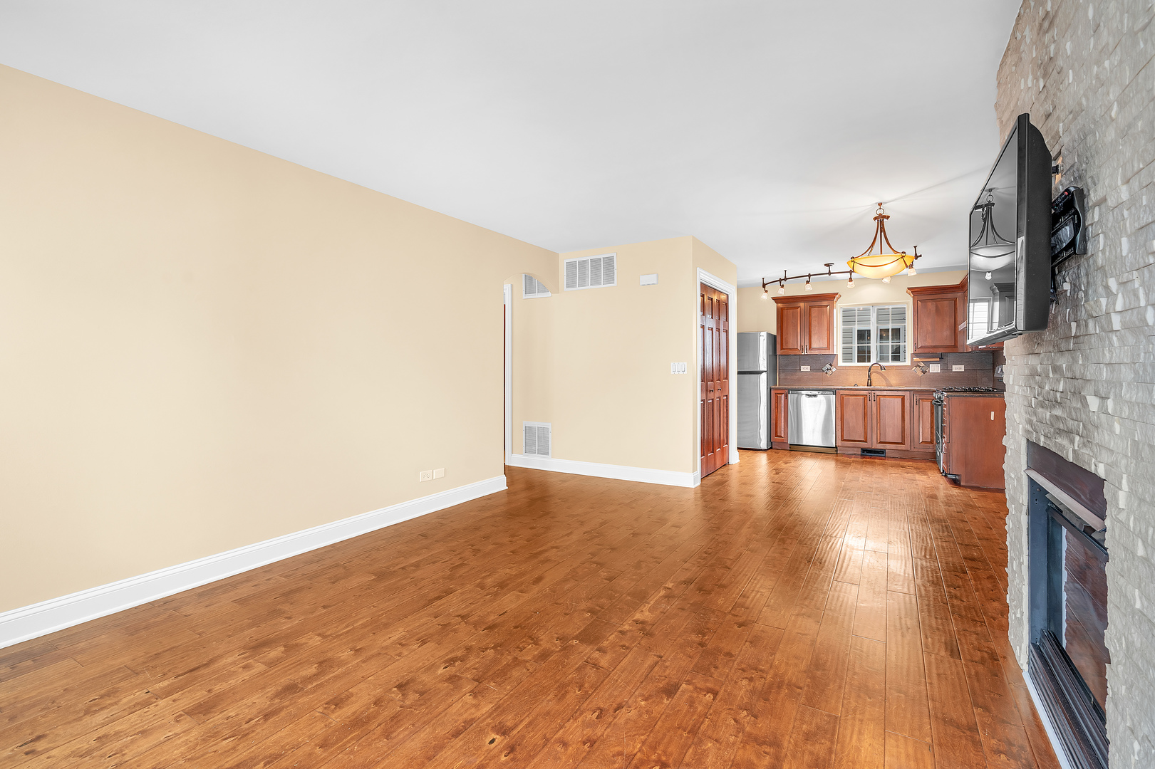 354 Ogden Falls Boulevard 354 Property Photo 17