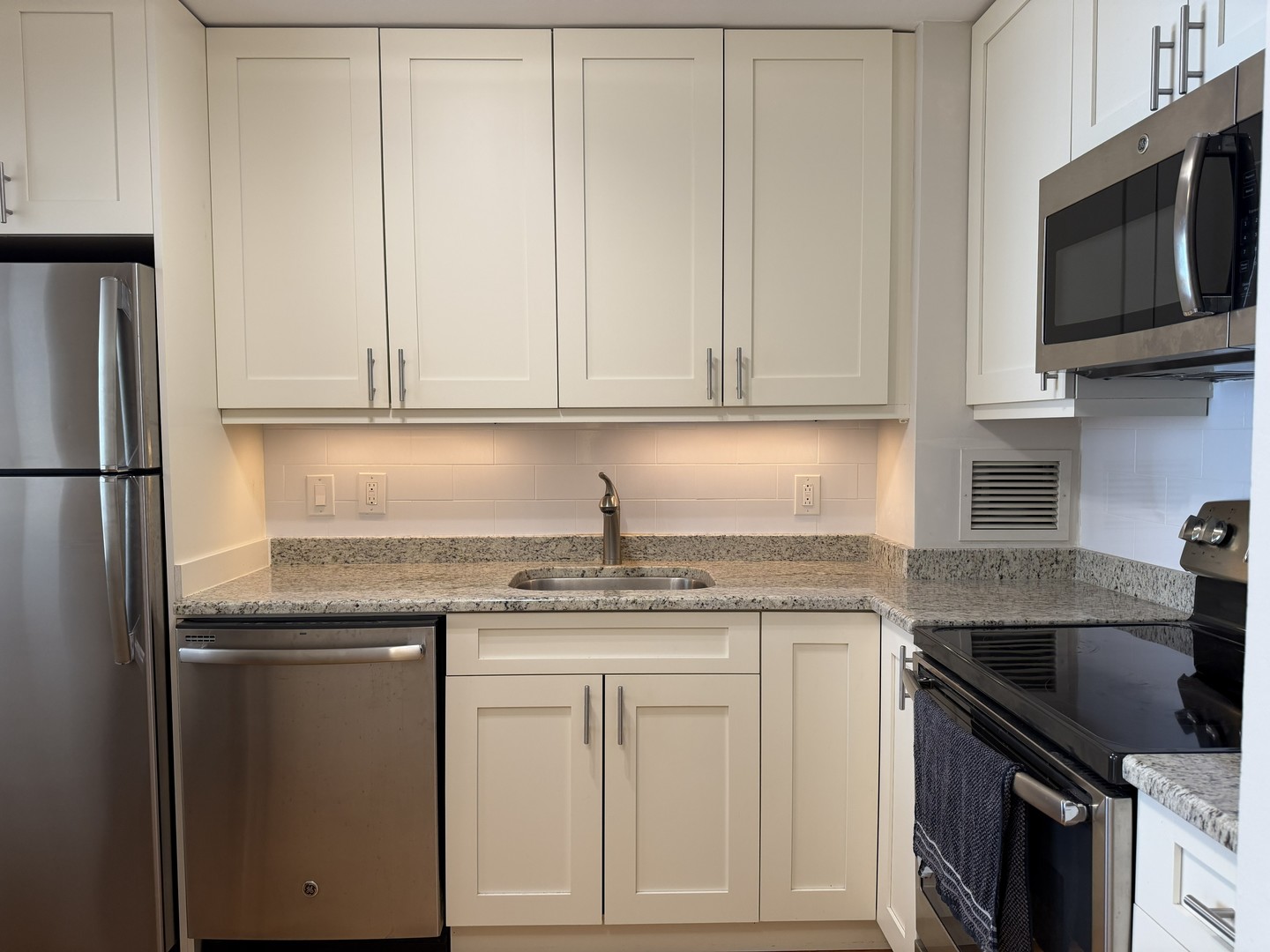 401 E Ontario Street 3408 Property Photo 8