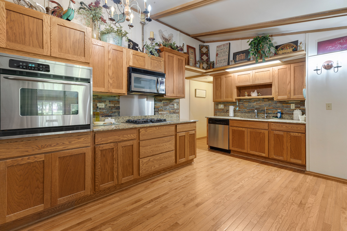 22201 Carmack Road Property Photo 10