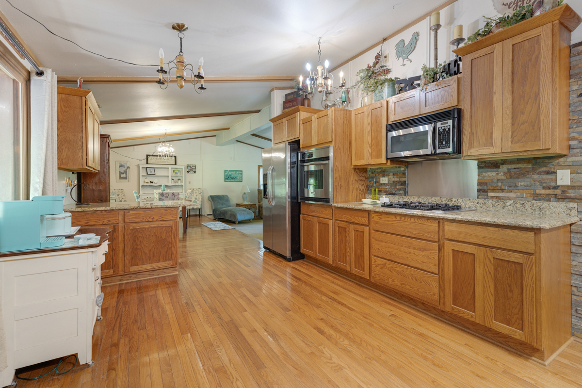 22201 Carmack Road Property Photo 11