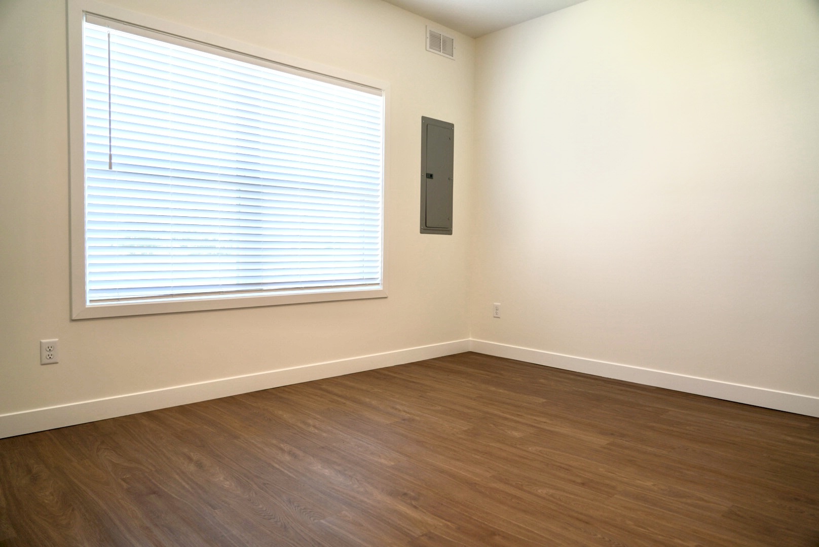 304 Elm Street Property Photo 17