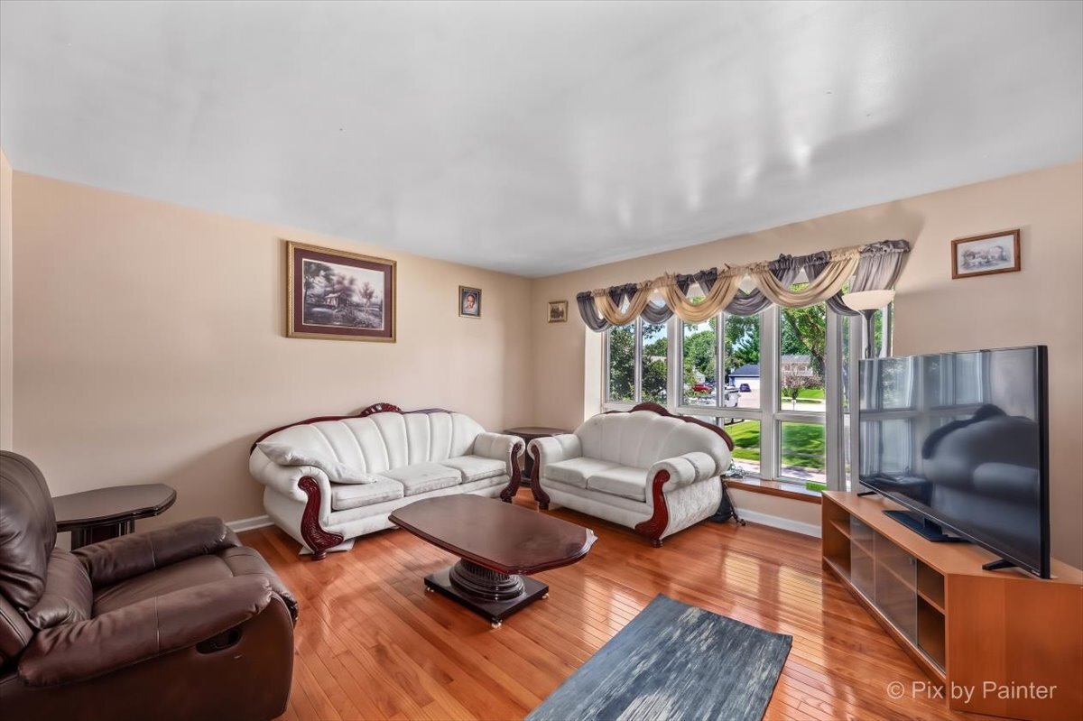 401 Longford Drive Property Photo 2