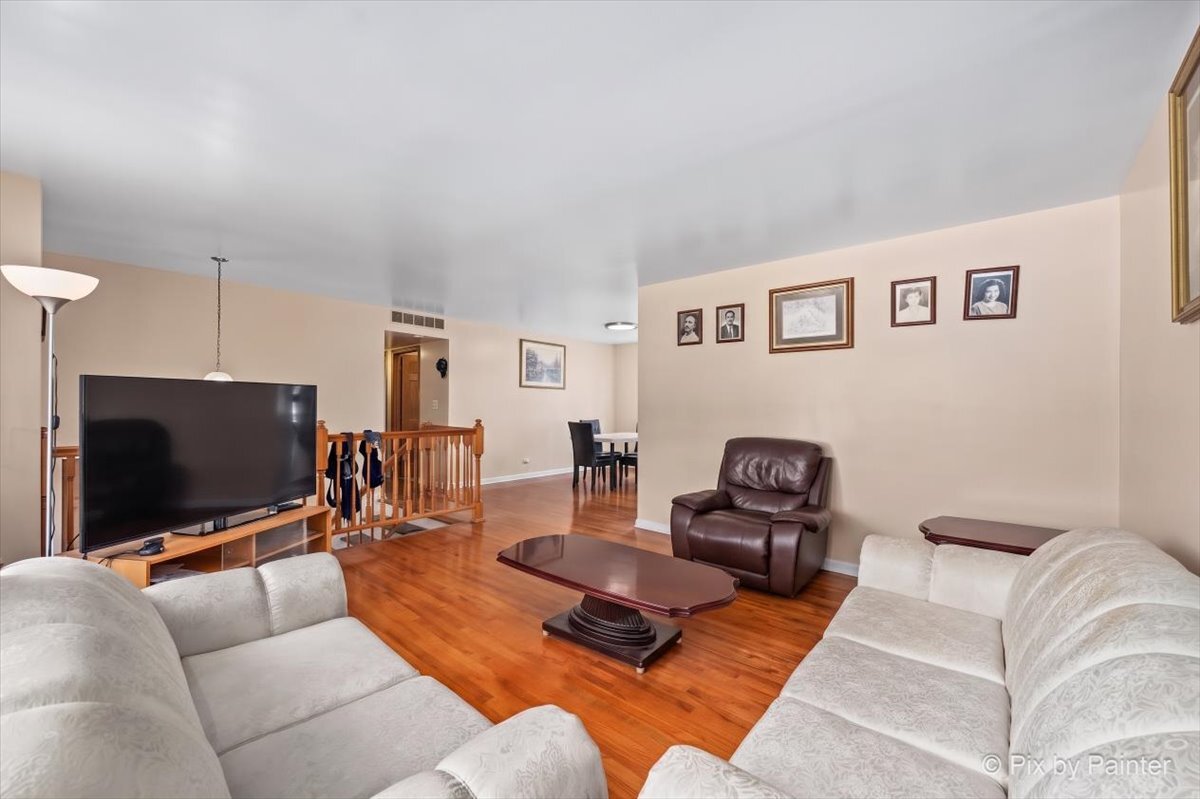 401 Longford Drive Property Photo 3