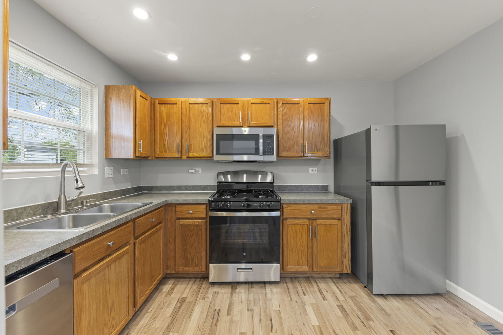 21544 Essex Drive Property Photo 4