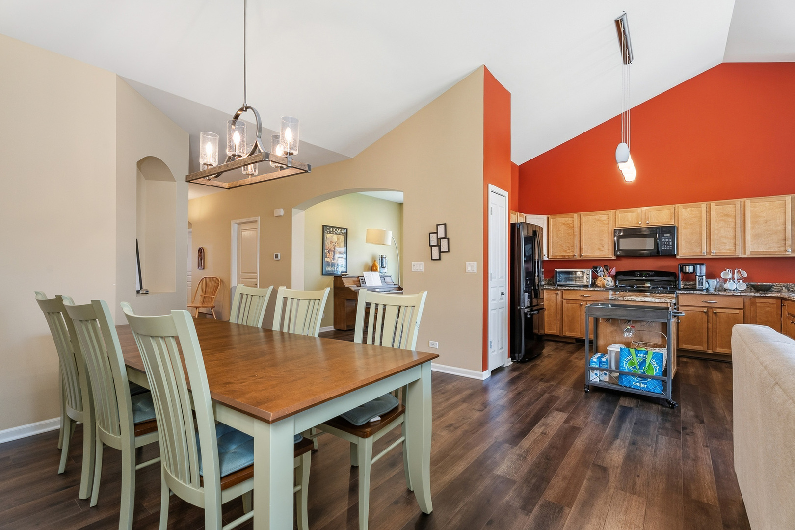 1119 Heathrow Lane Property Photo 4