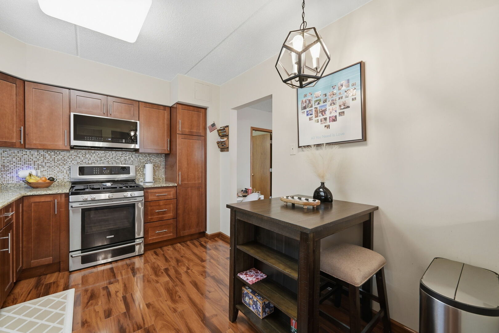 1325 Perry Street 206 Property Photo 6