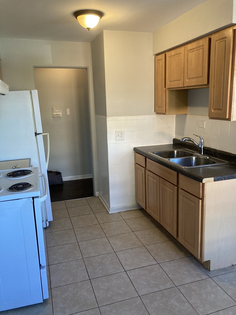 2420 W Berwyn Avenue 304 Property Photo 7