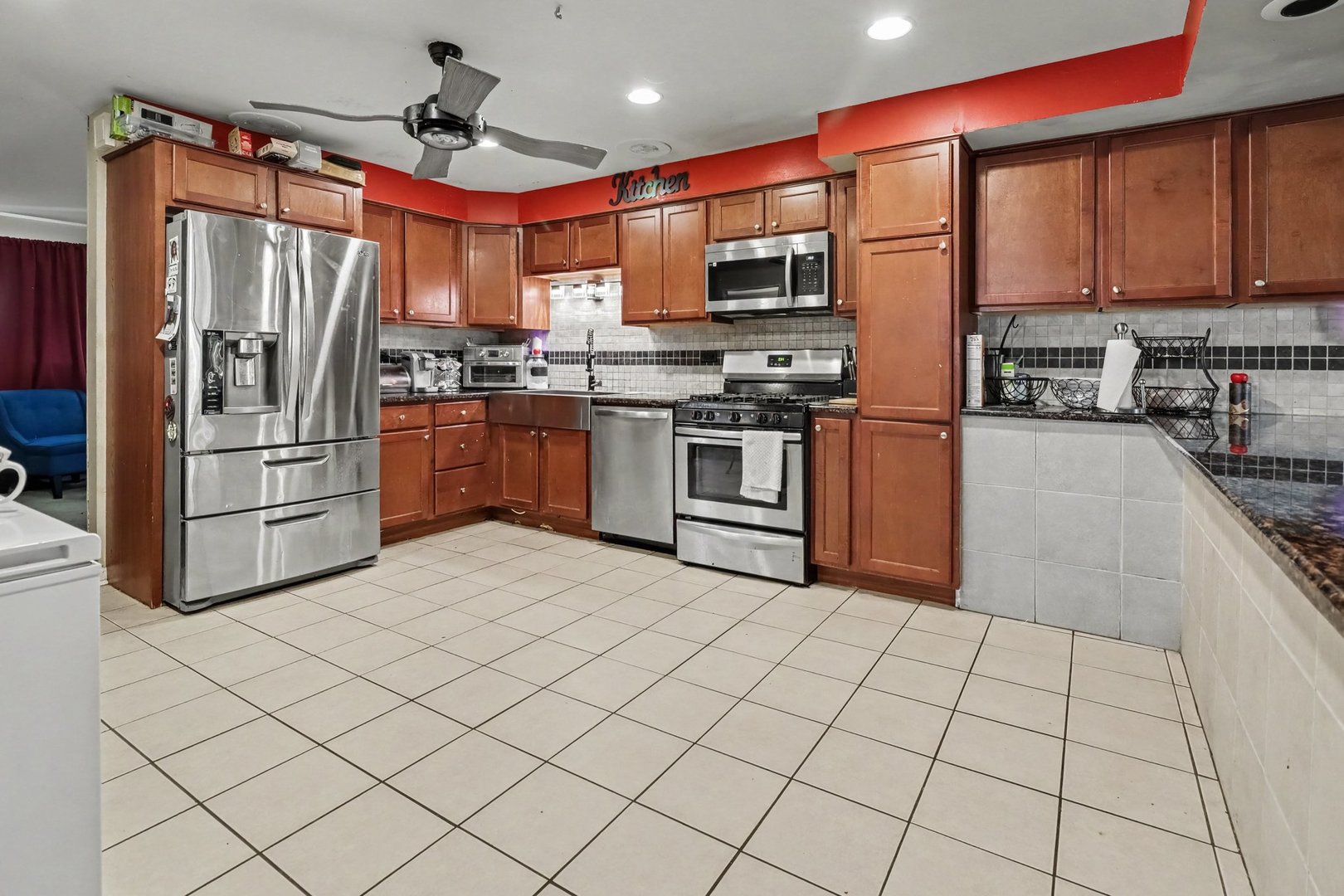 18650 Lee Street Property Photo 9