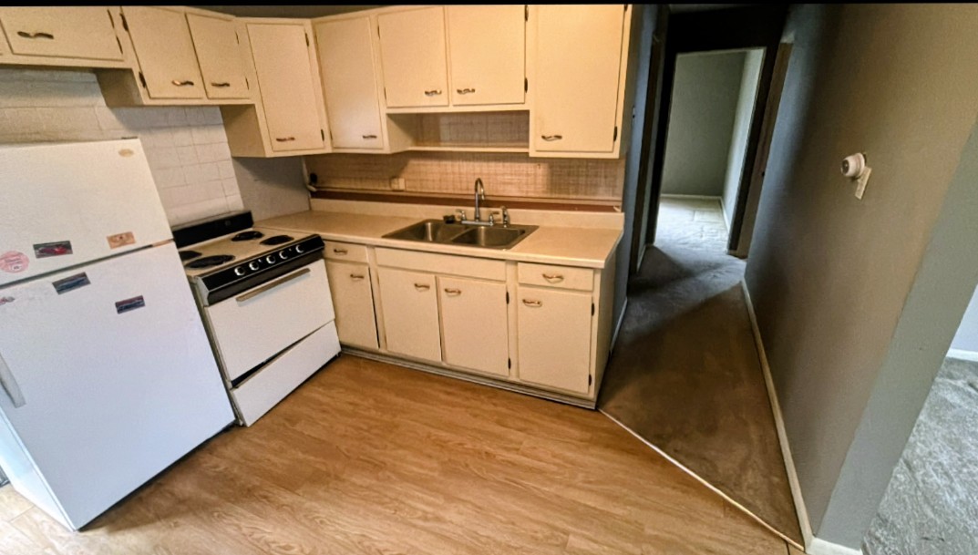 18340 Burnham Avenue 11 Property Photo 6