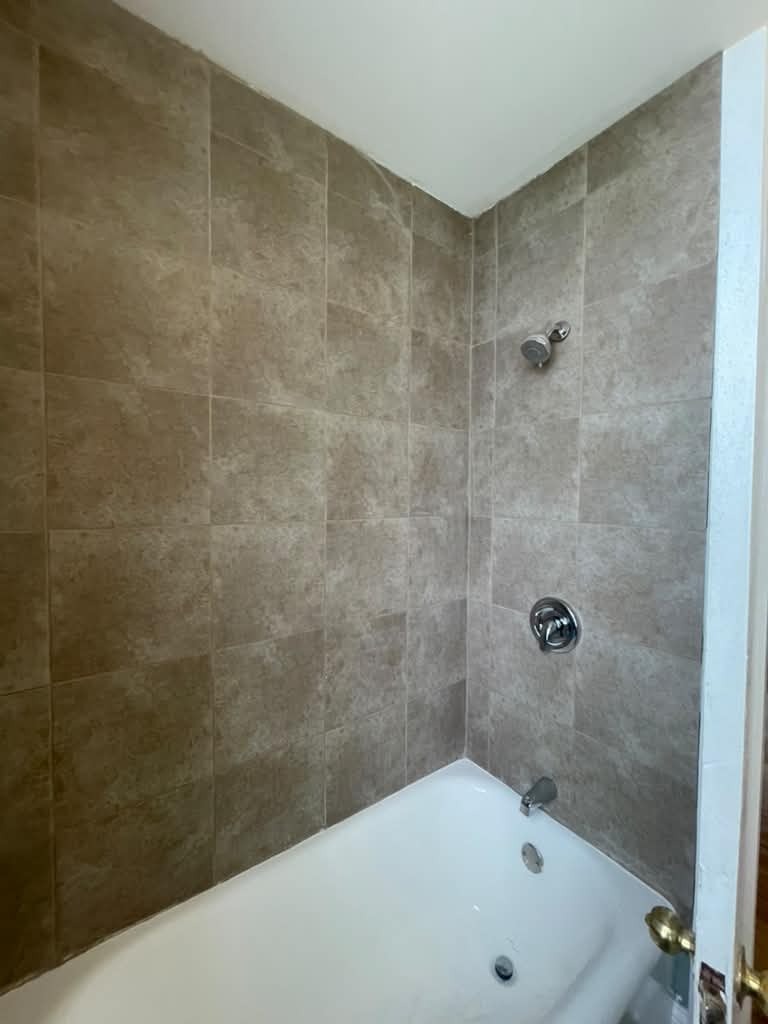 8824 S Throop Street Property Photo 6