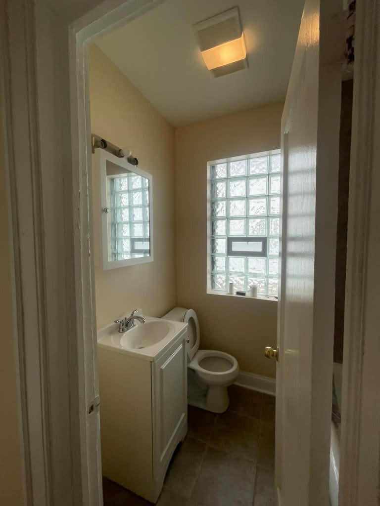 8824 S Throop Street Property Photo 7