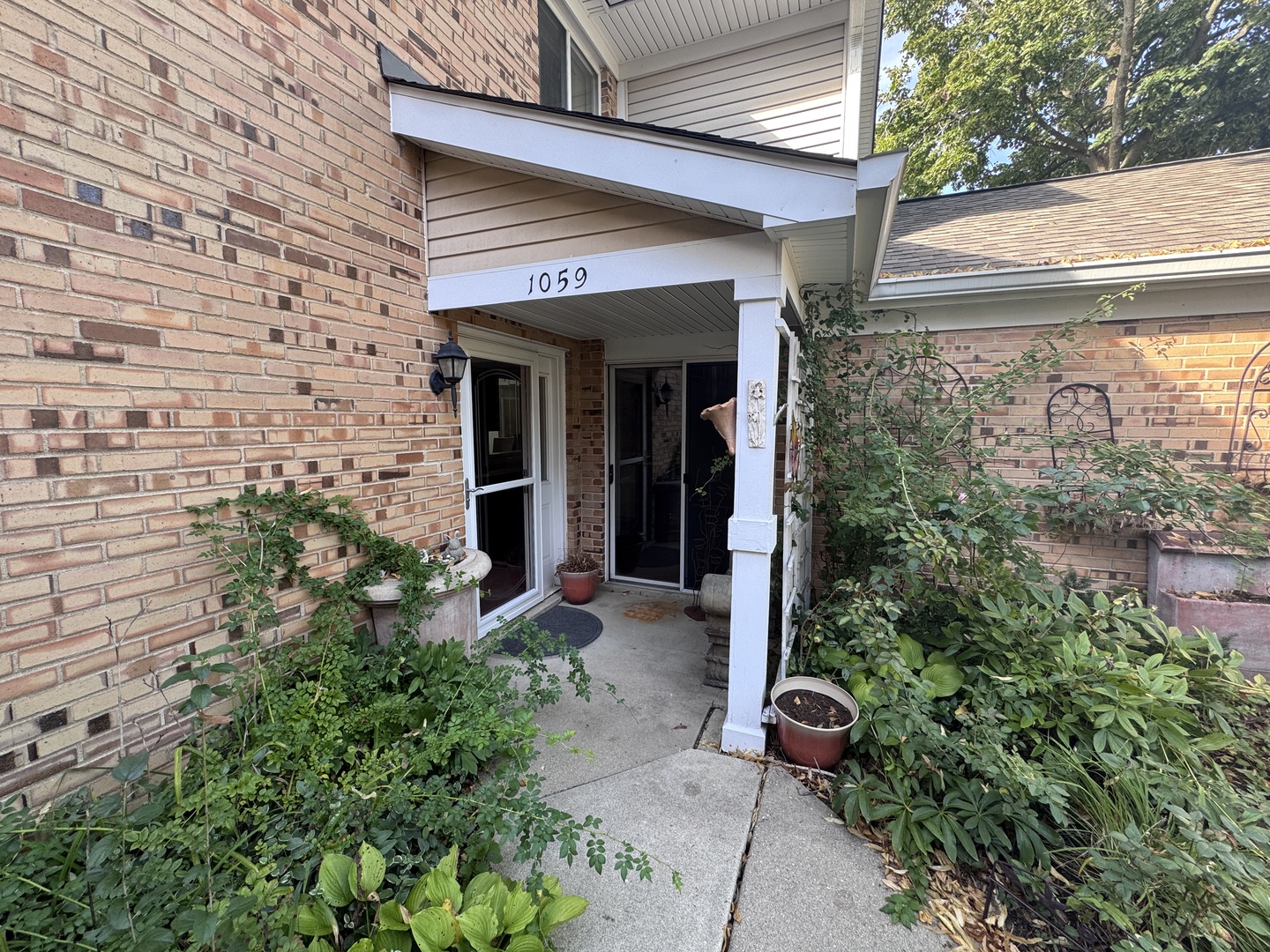 1059 Courtland Drive Property Photo 3