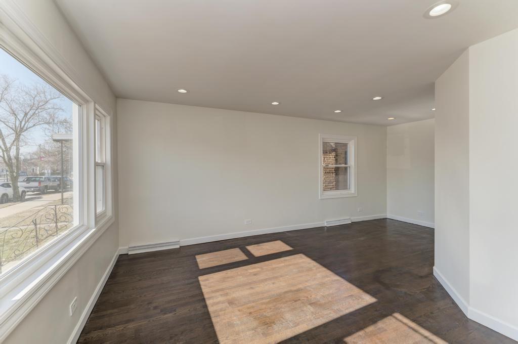 6218 W Foster Avenue Property Photo 3