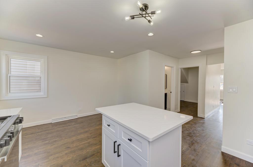 6218 W Foster Avenue Property Photo 13