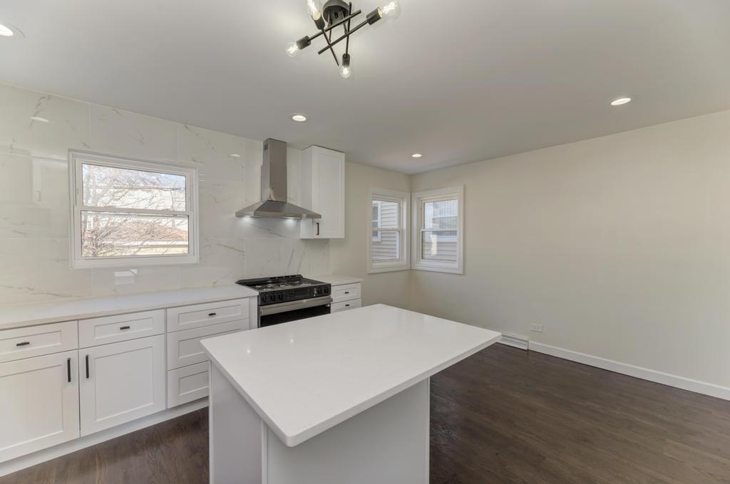 6218 W Foster Avenue Property Photo 15
