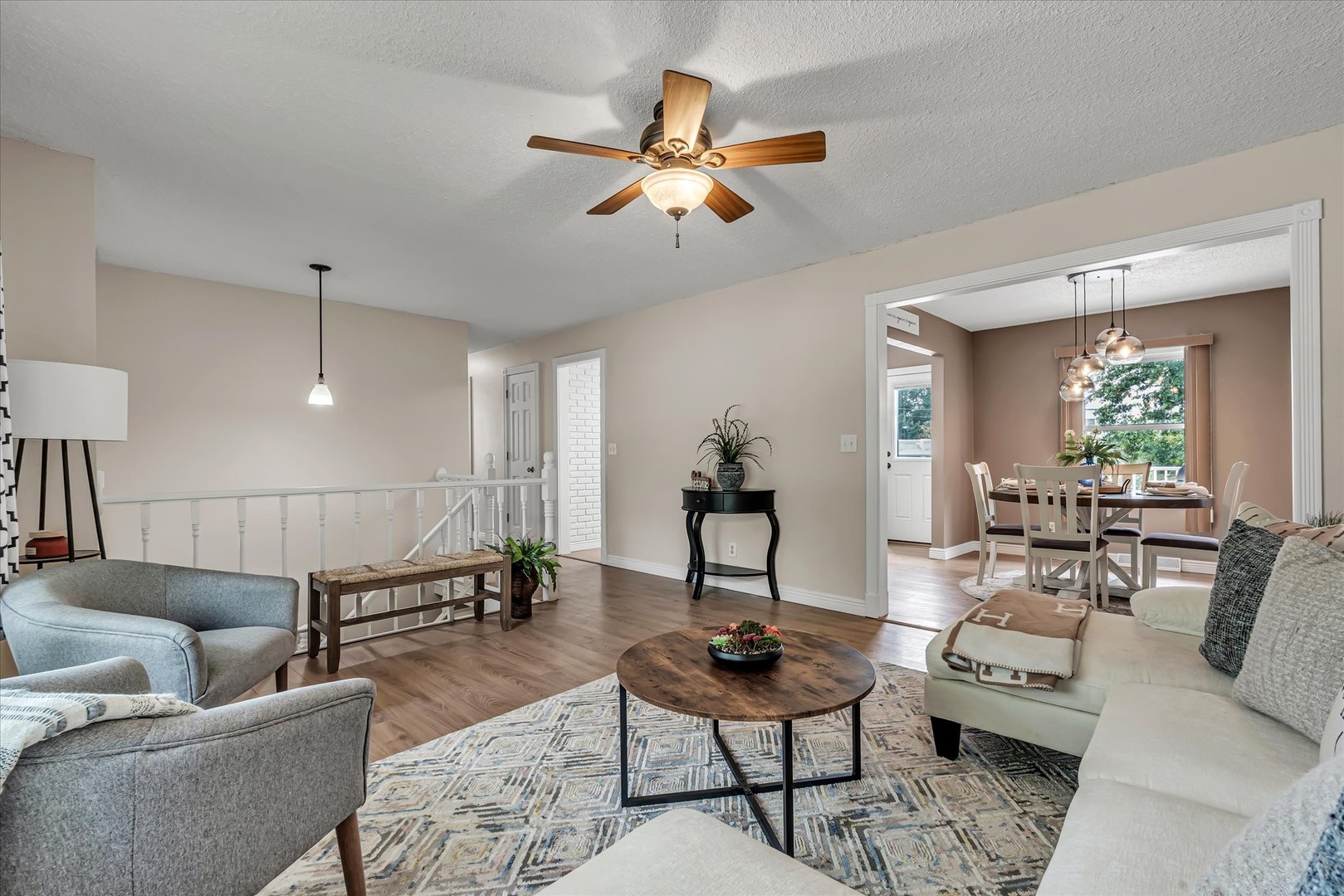 2207 Waveland Drive Property Photo 3