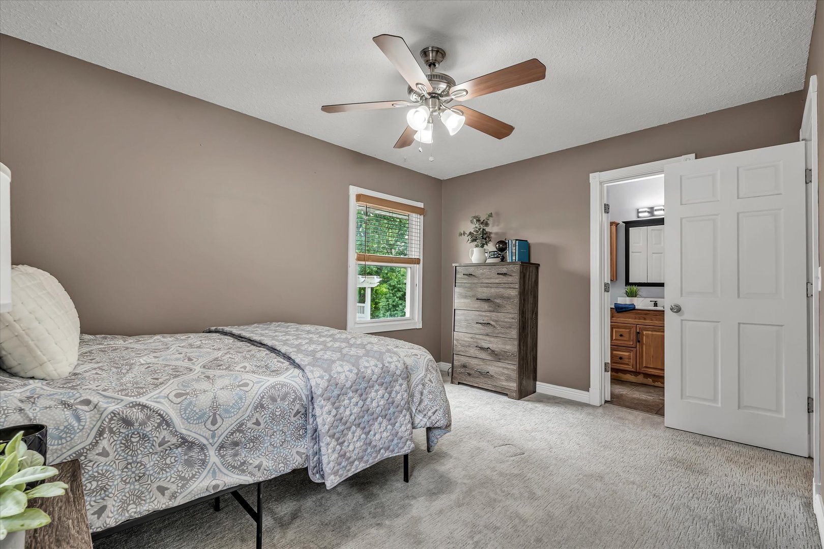 2207 Waveland Drive Property Photo 11