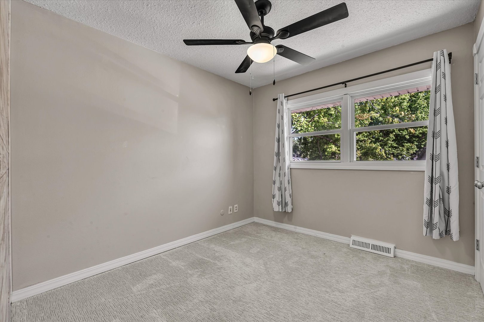 2207 Waveland Drive Property Photo 17