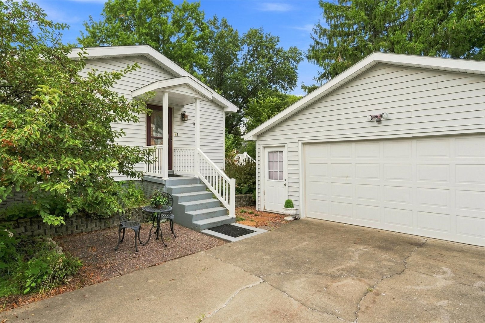 808 Warren Street Property Photo 4