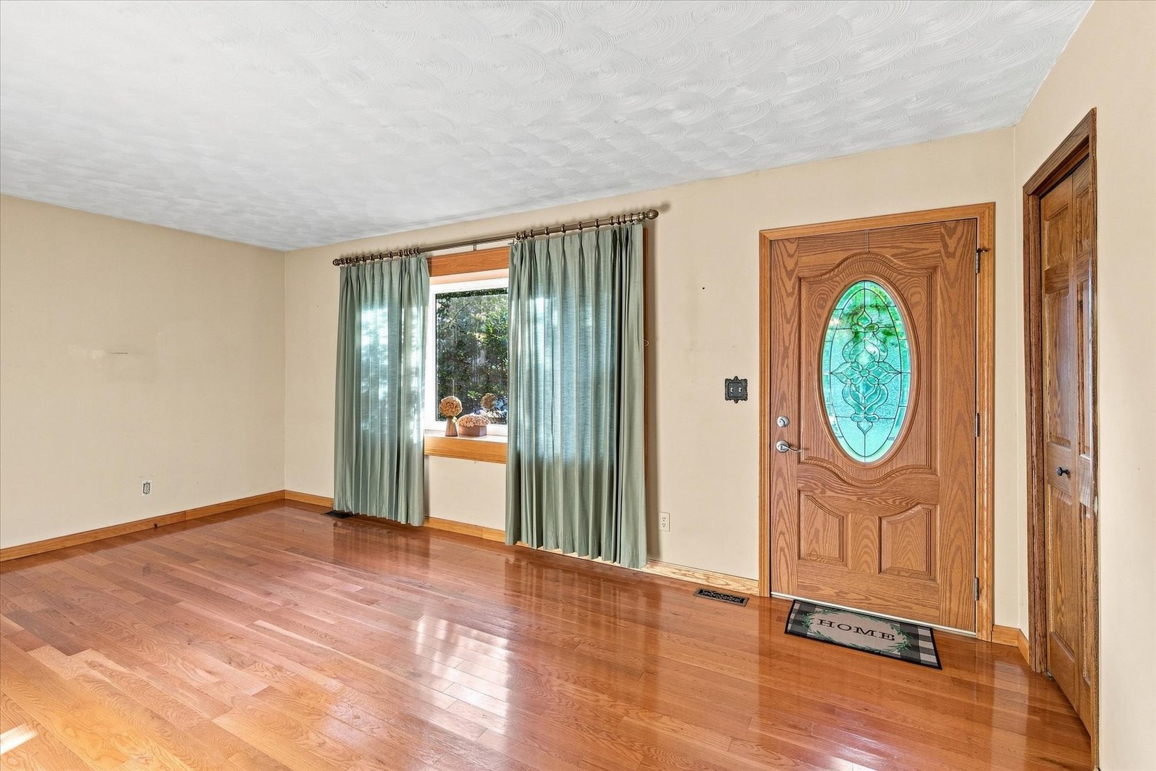 808 Warren Street Property Photo 12