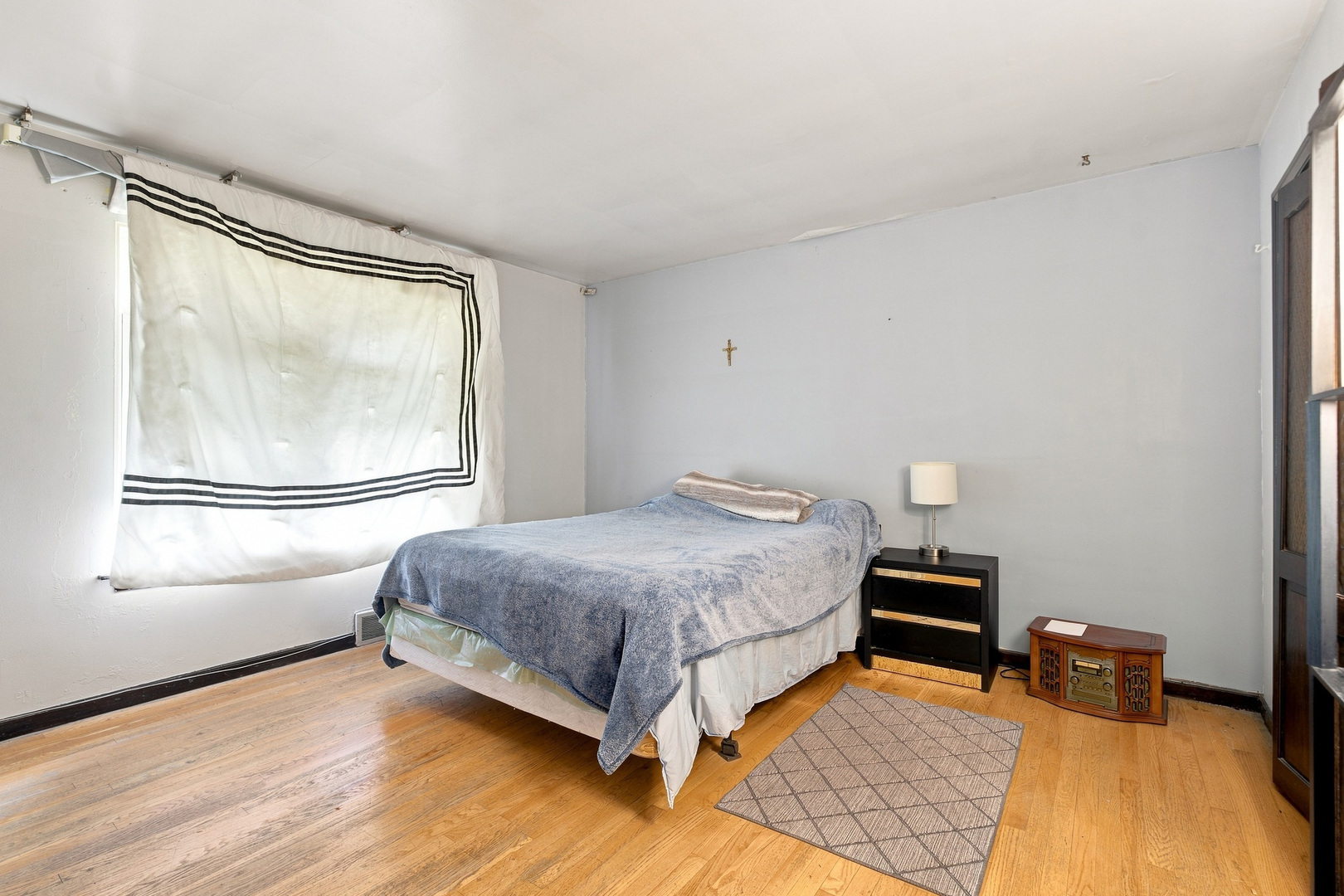 2700 Sarah Street Property Photo 10