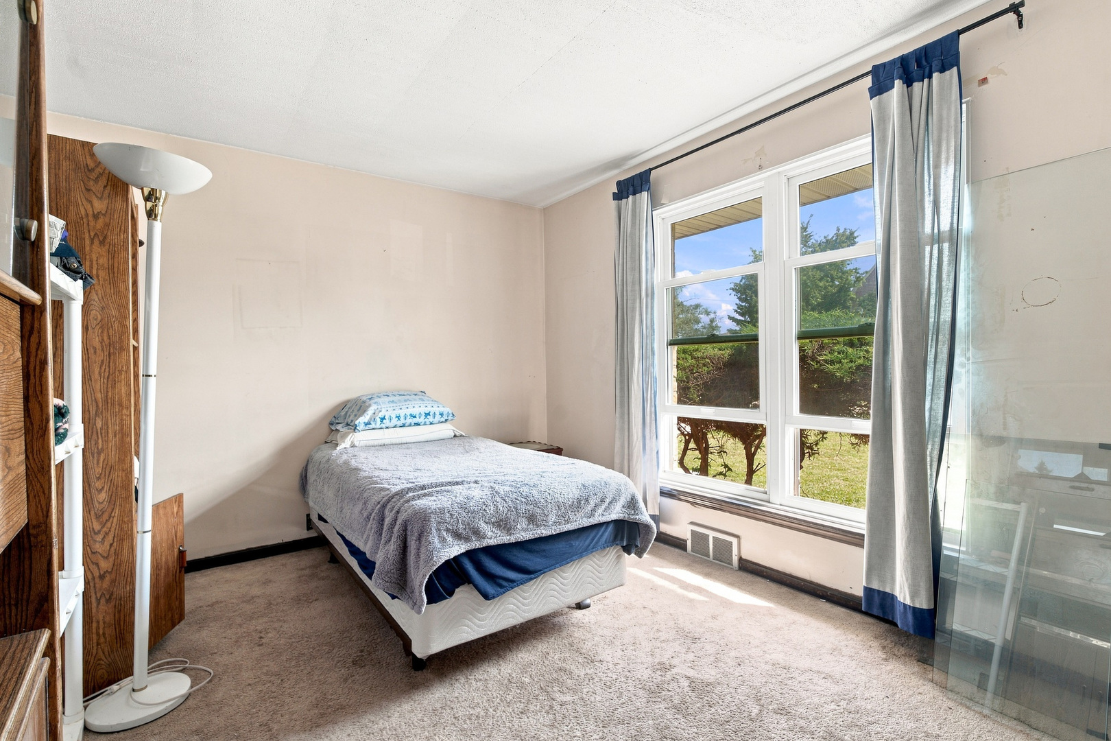 2700 Sarah Street Property Photo 11