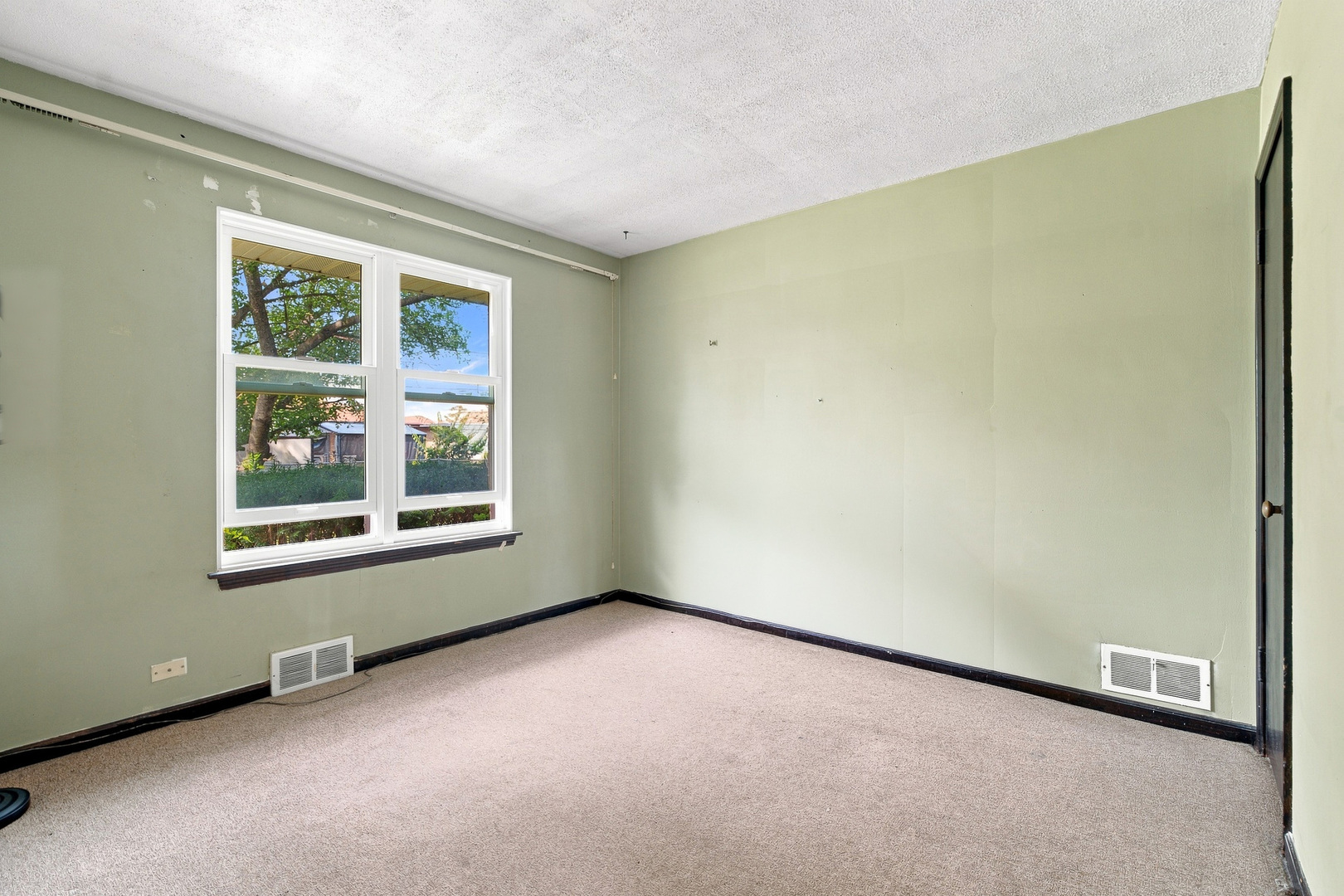 2700 Sarah Street Property Photo 12