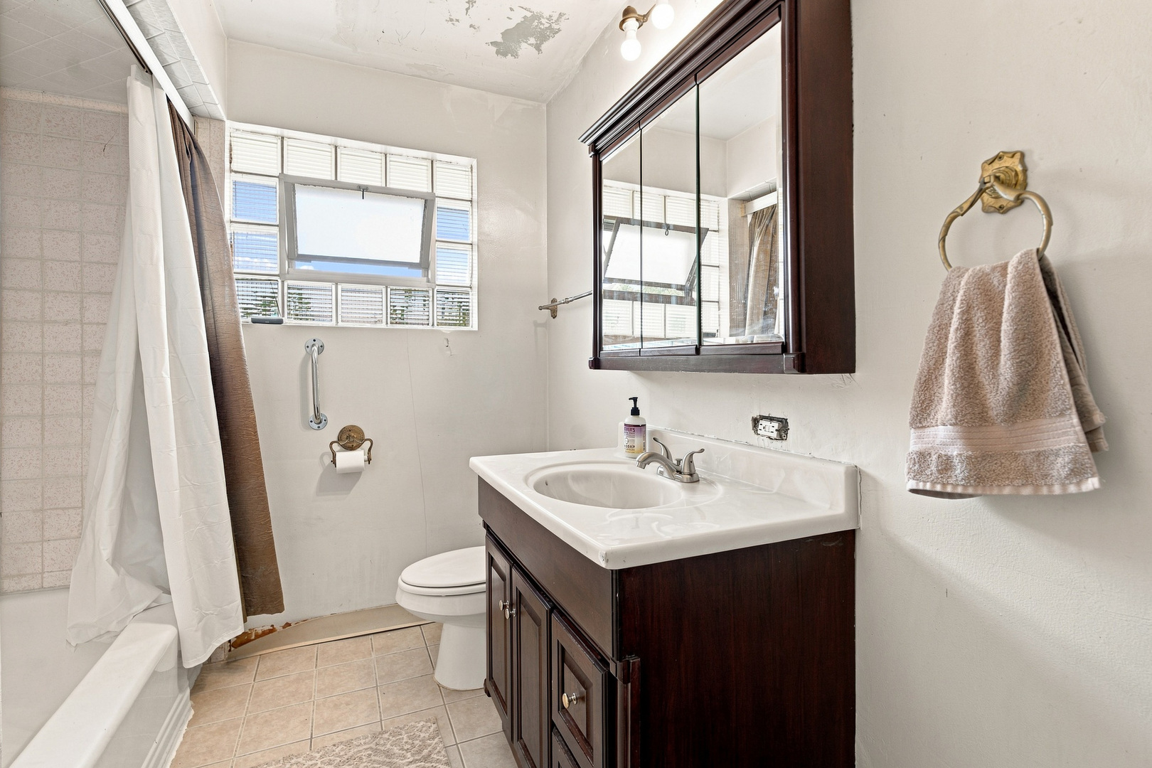 2700 Sarah Street Property Photo 13