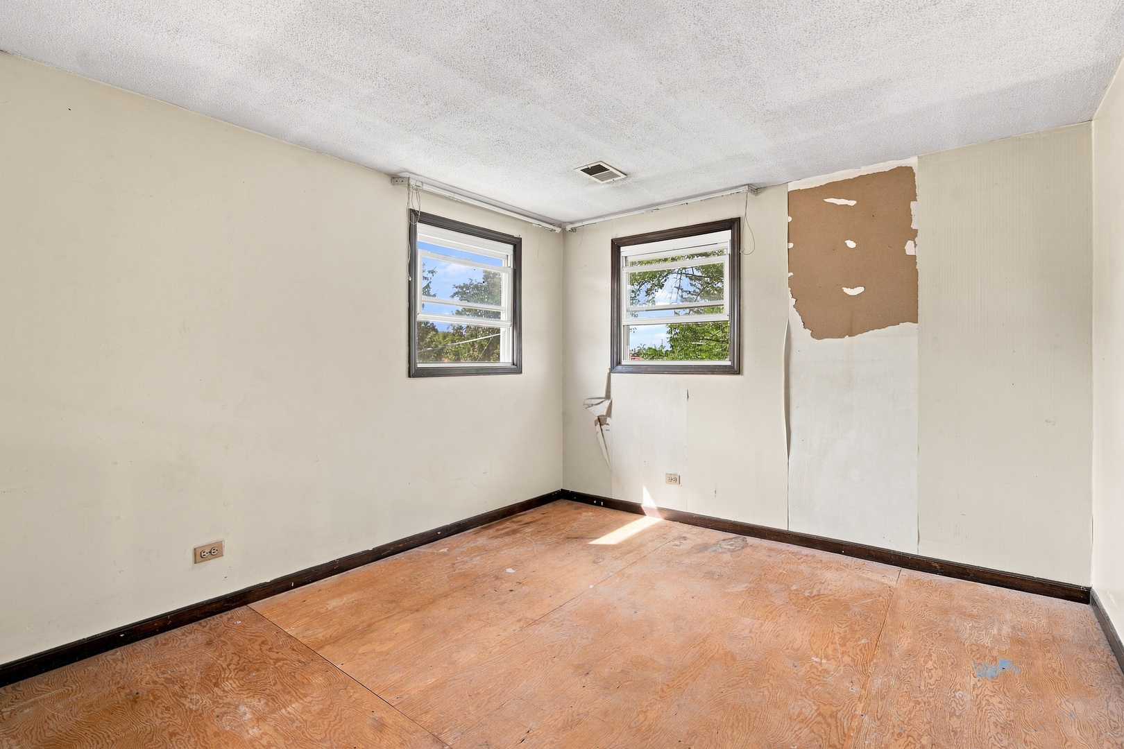 2700 Sarah Street Property Photo 14
