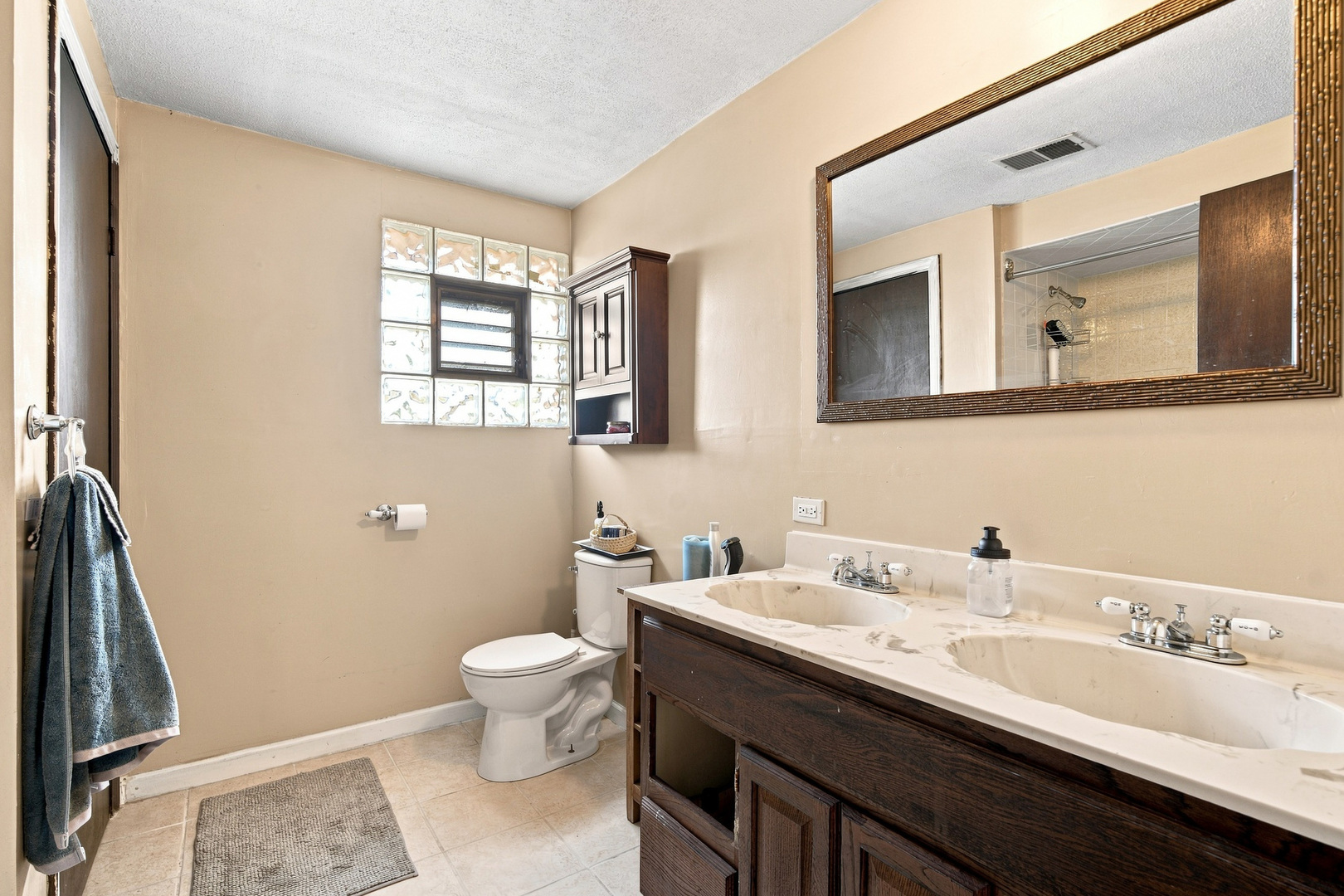 2700 Sarah Street Property Photo 17