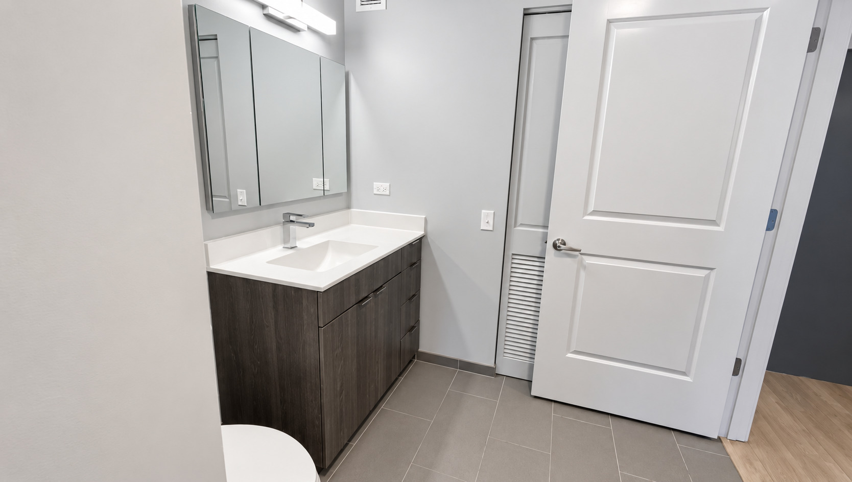 1025 W Addison Street 825c Property Photo 8