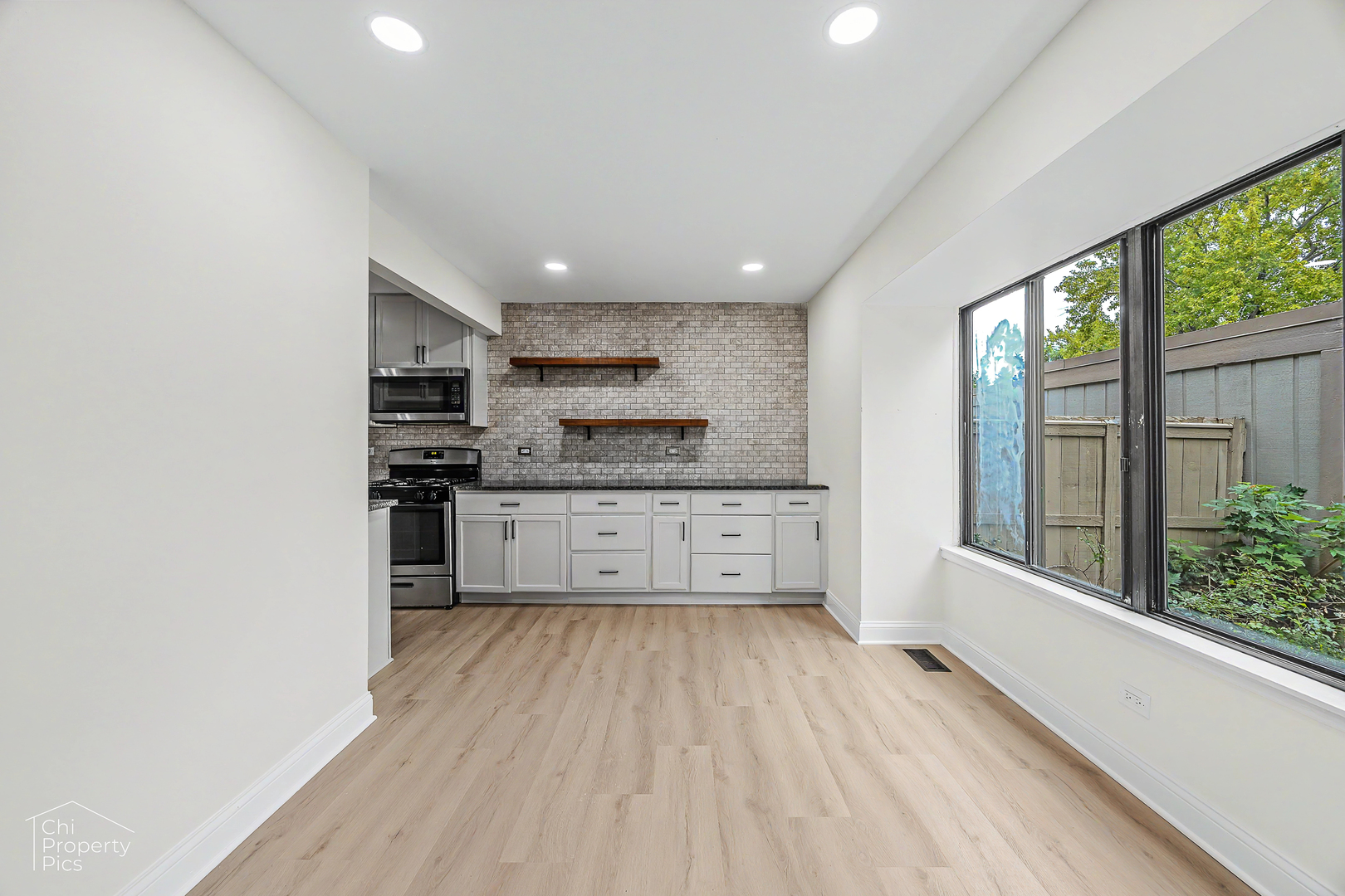 524 Yosemite Court Property Photo 3