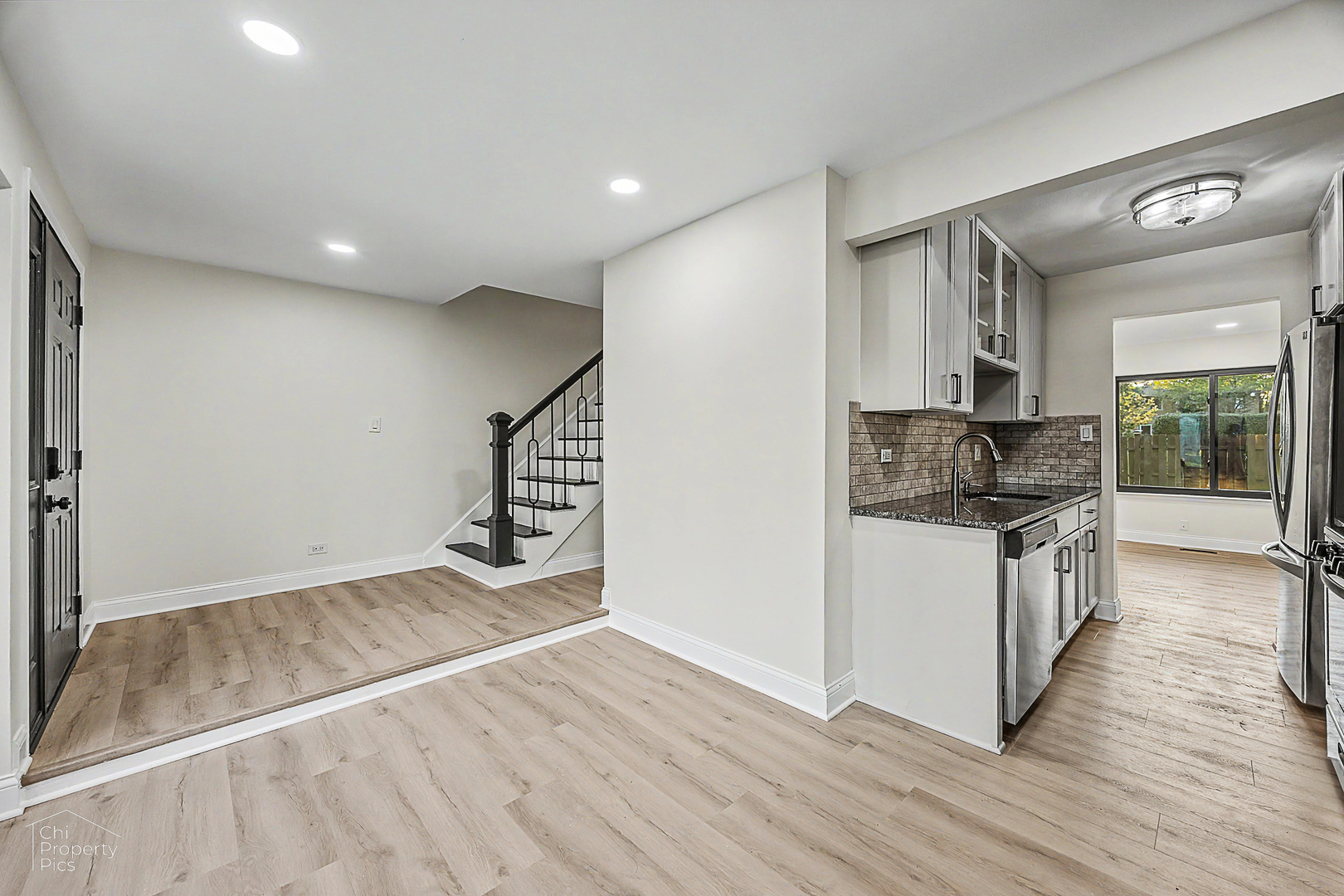 524 Yosemite Court Property Photo 4