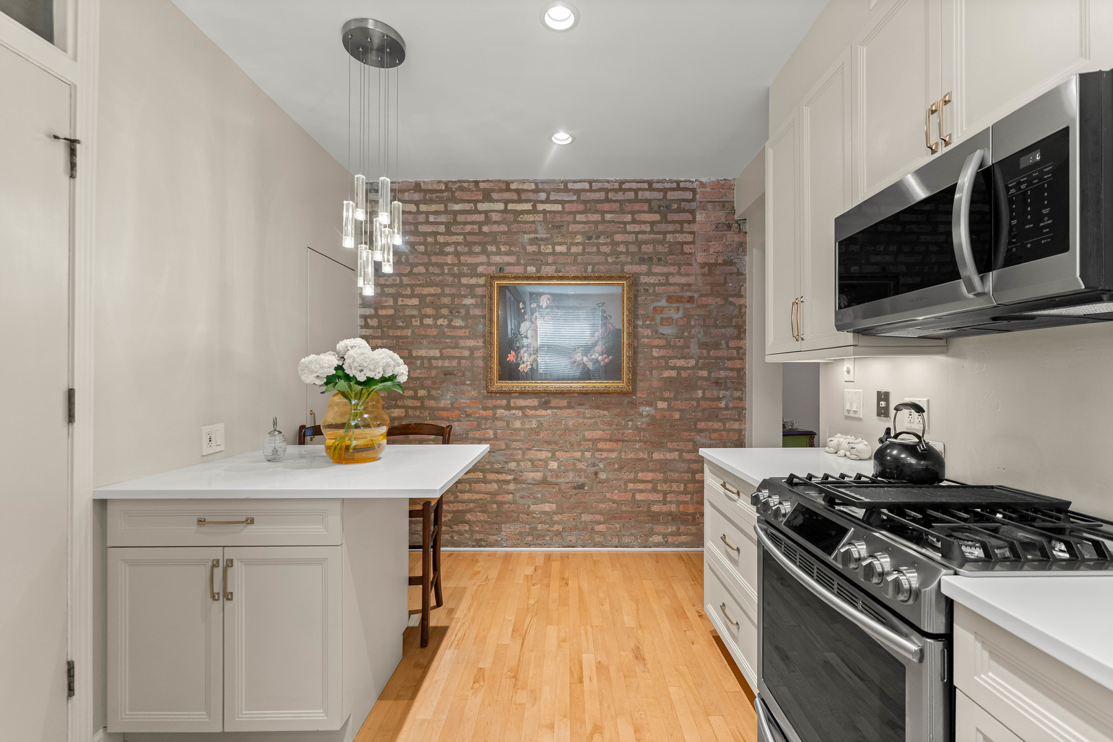 832 W Gunnison Street 2s Property Photo 4