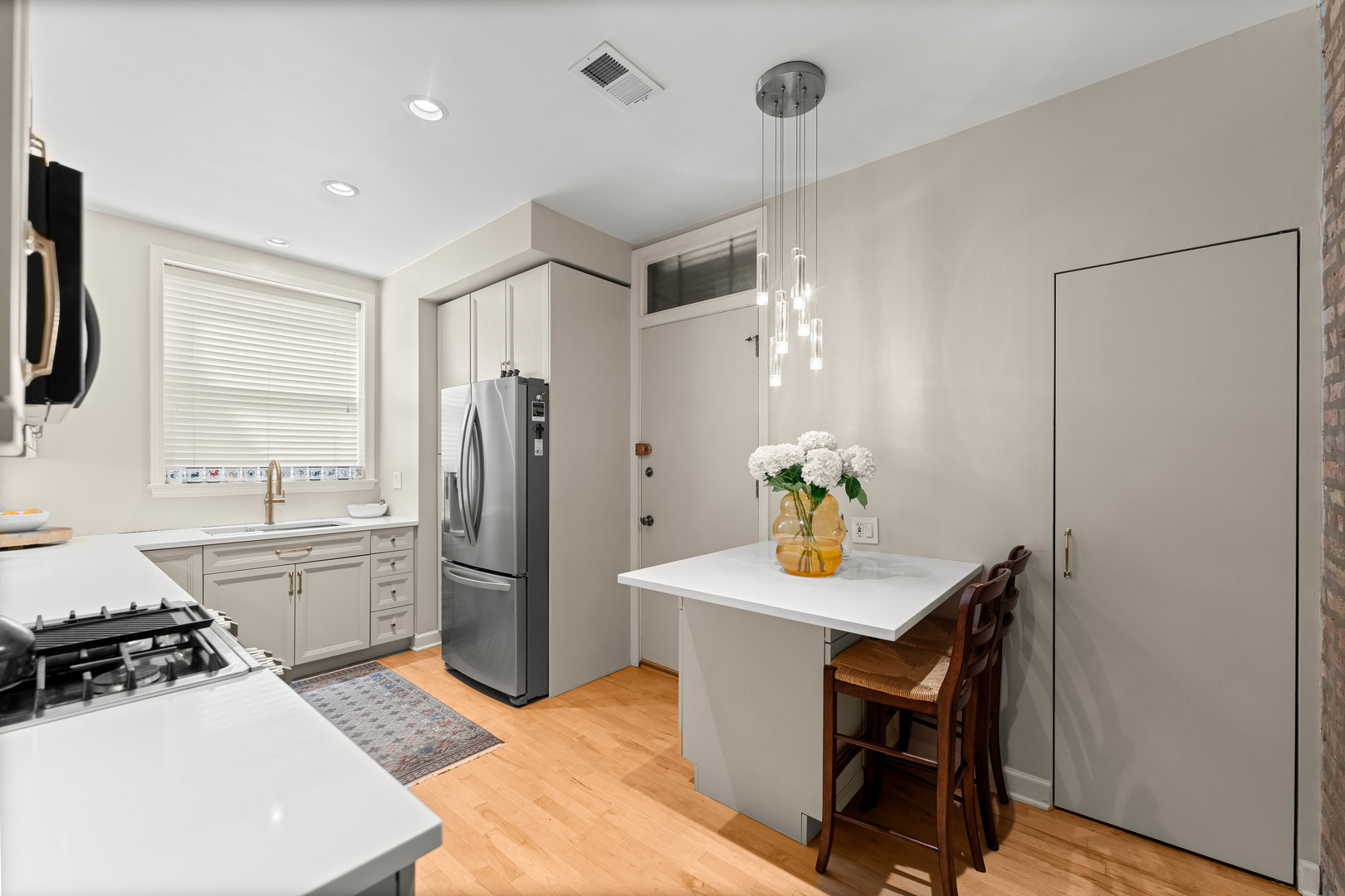 832 W Gunnison Street 2s Property Photo 13