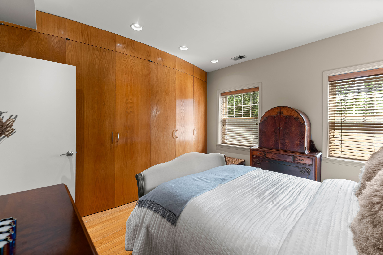 832 W Gunnison Street 2s Property Photo 16