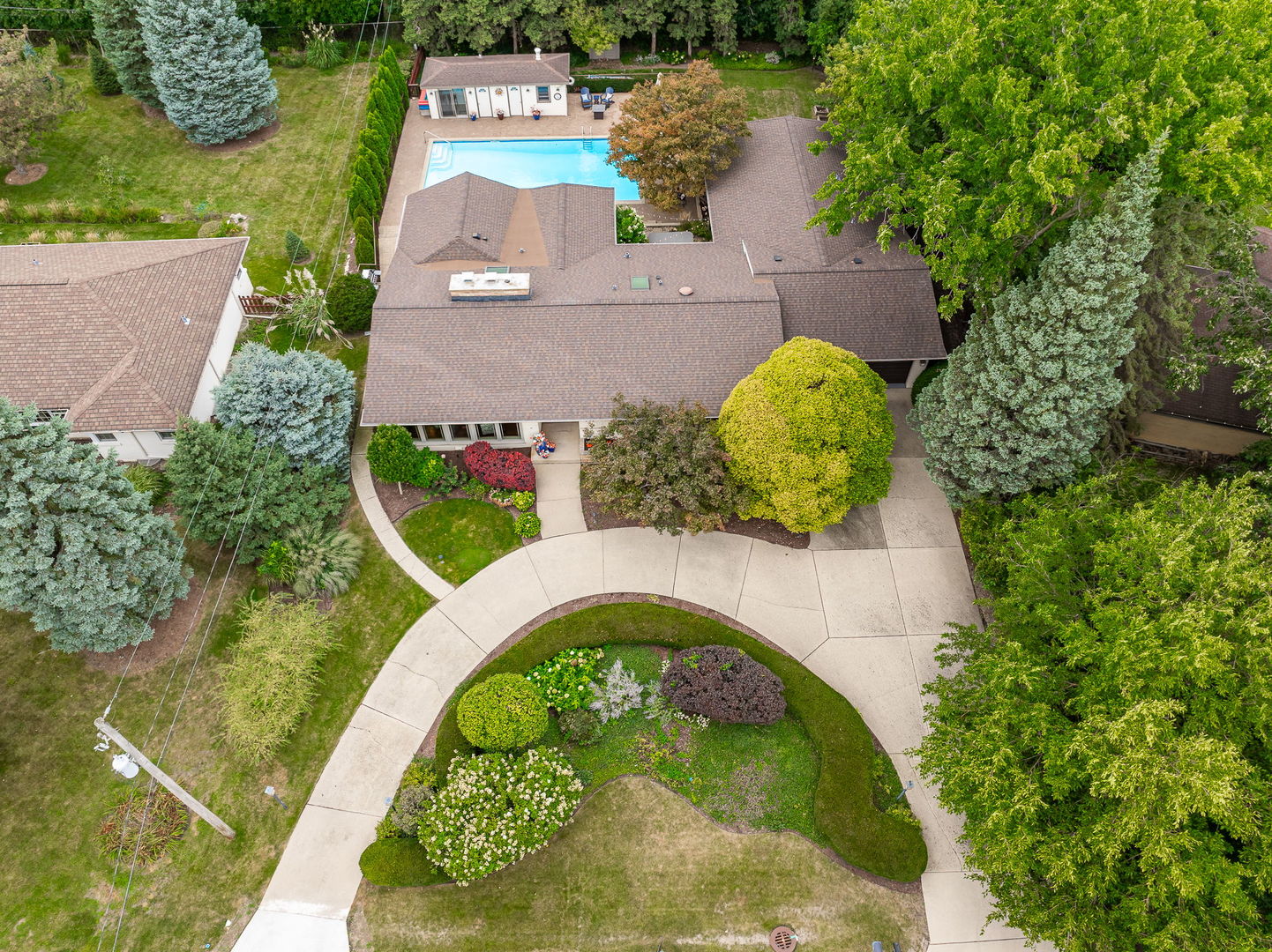 12 Meadowood Drive Property Photo 2