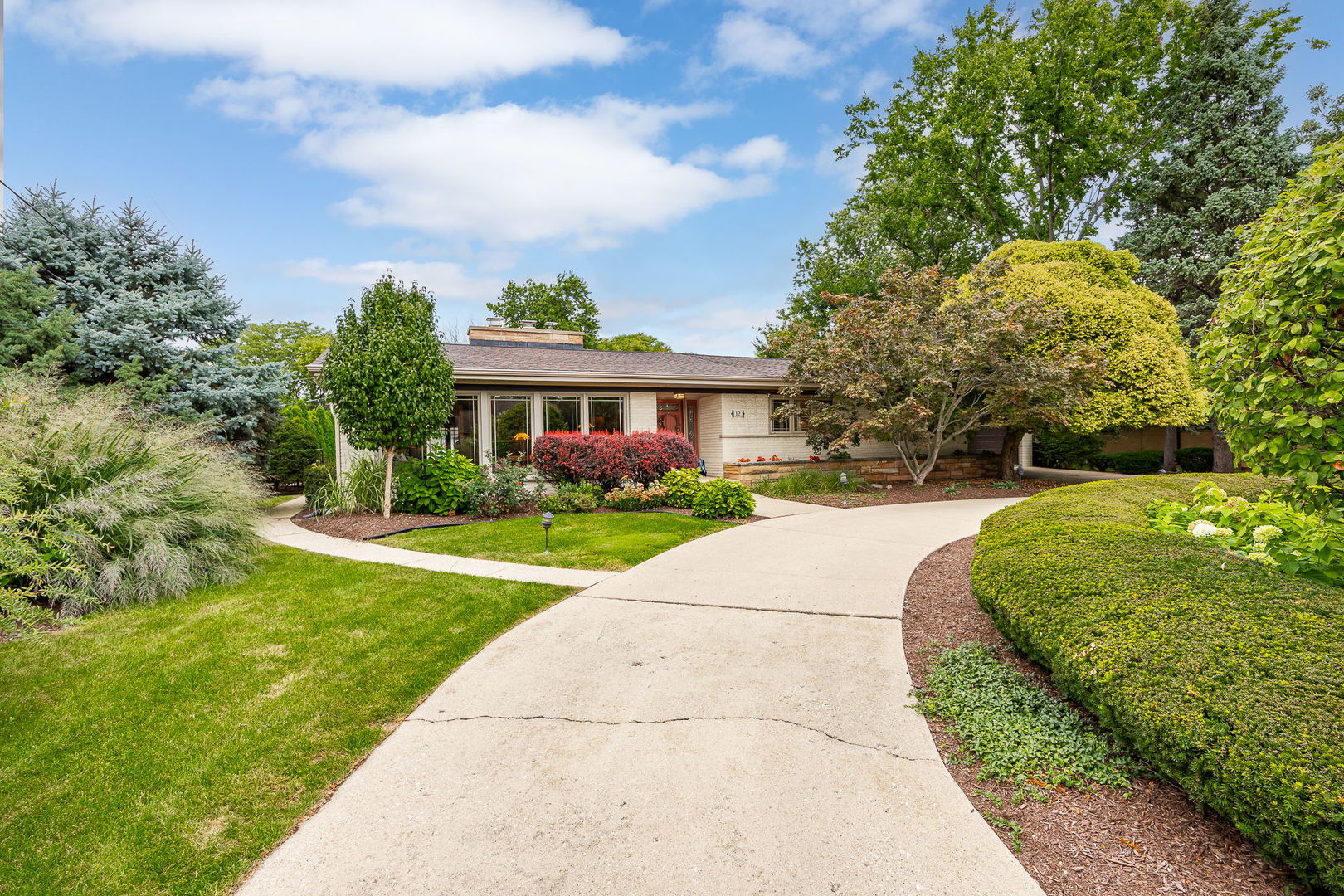 12 Meadowood Drive Property Photo 3