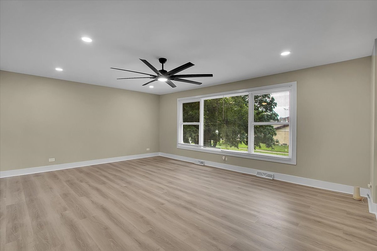 16101 Avalon Avenue Property Photo 5