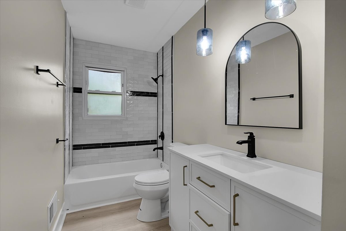 16101 Avalon Avenue Property Photo 13