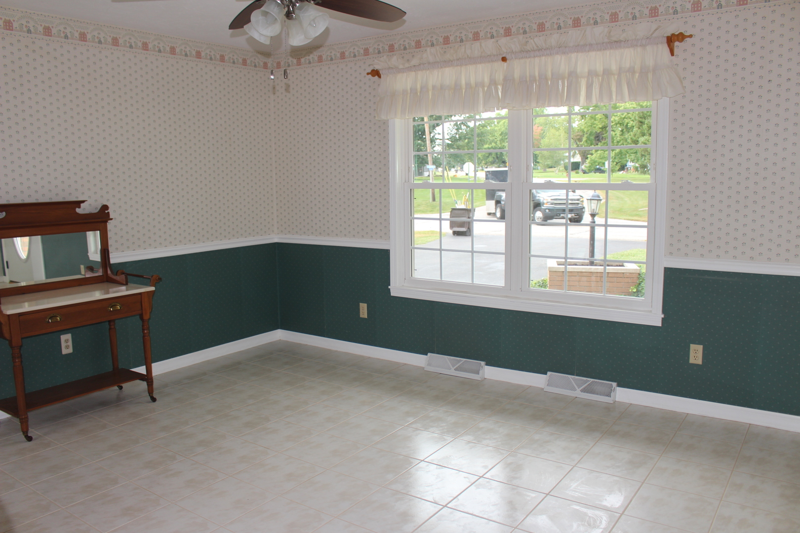 1119 E Clinton Avenue Property Photo 11