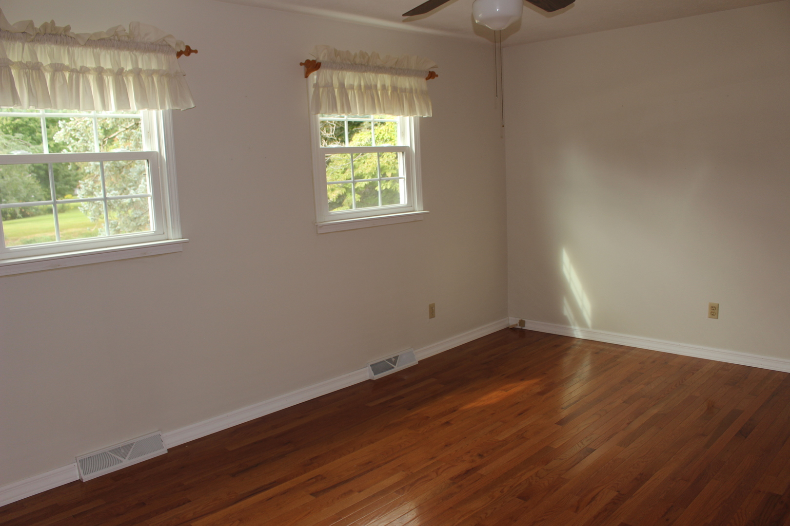 1119 E Clinton Avenue Property Photo 18