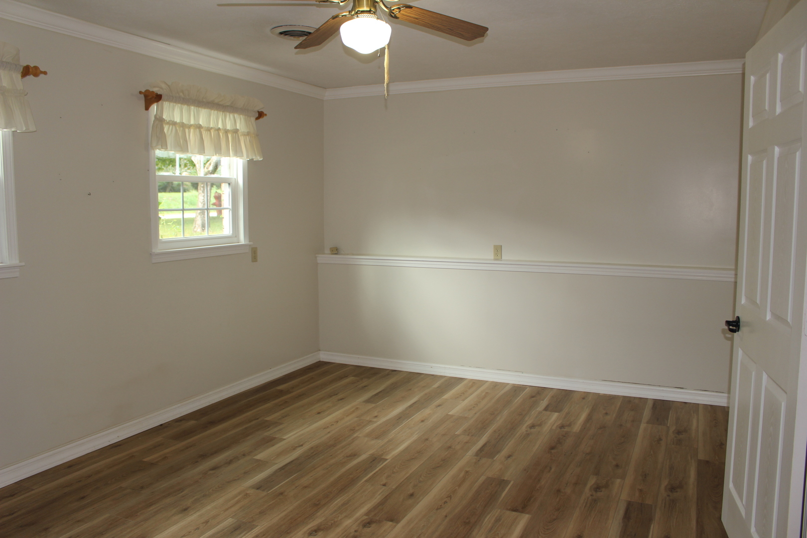 1119 E Clinton Avenue Property Photo 26
