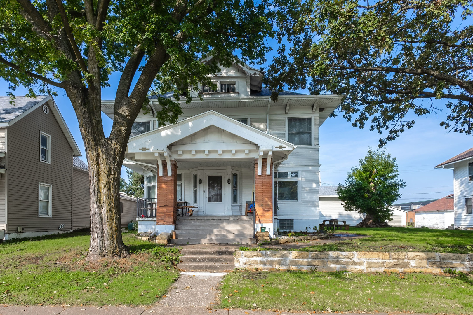 1718 N Marquette Street Property Photo 1