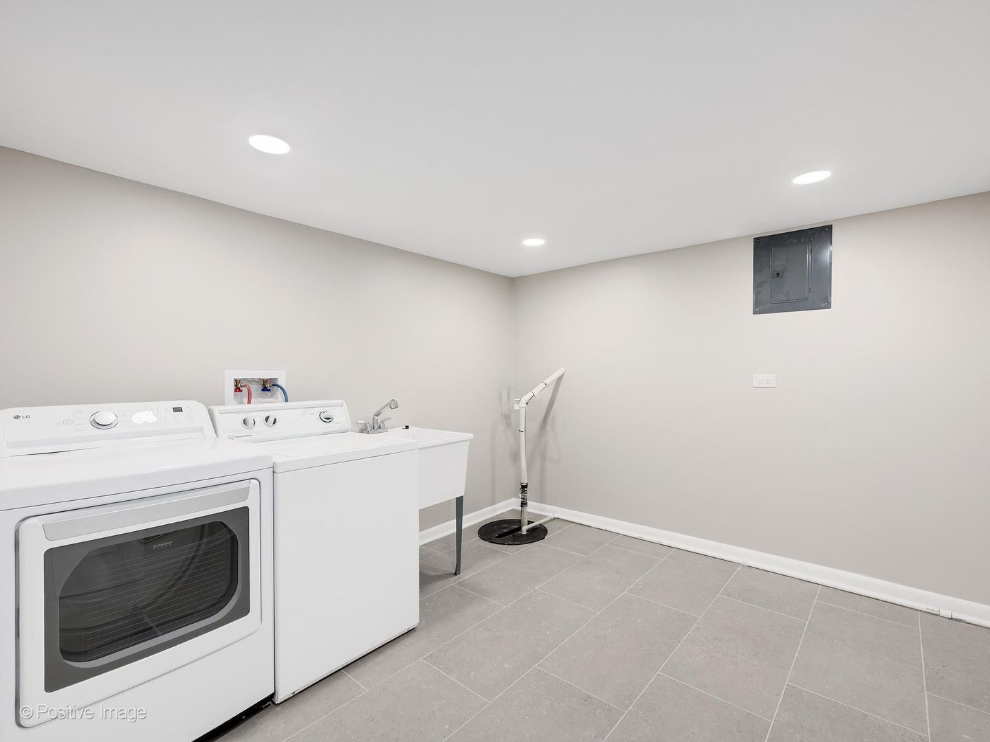 579 Dawes Avenue Property Photo 29