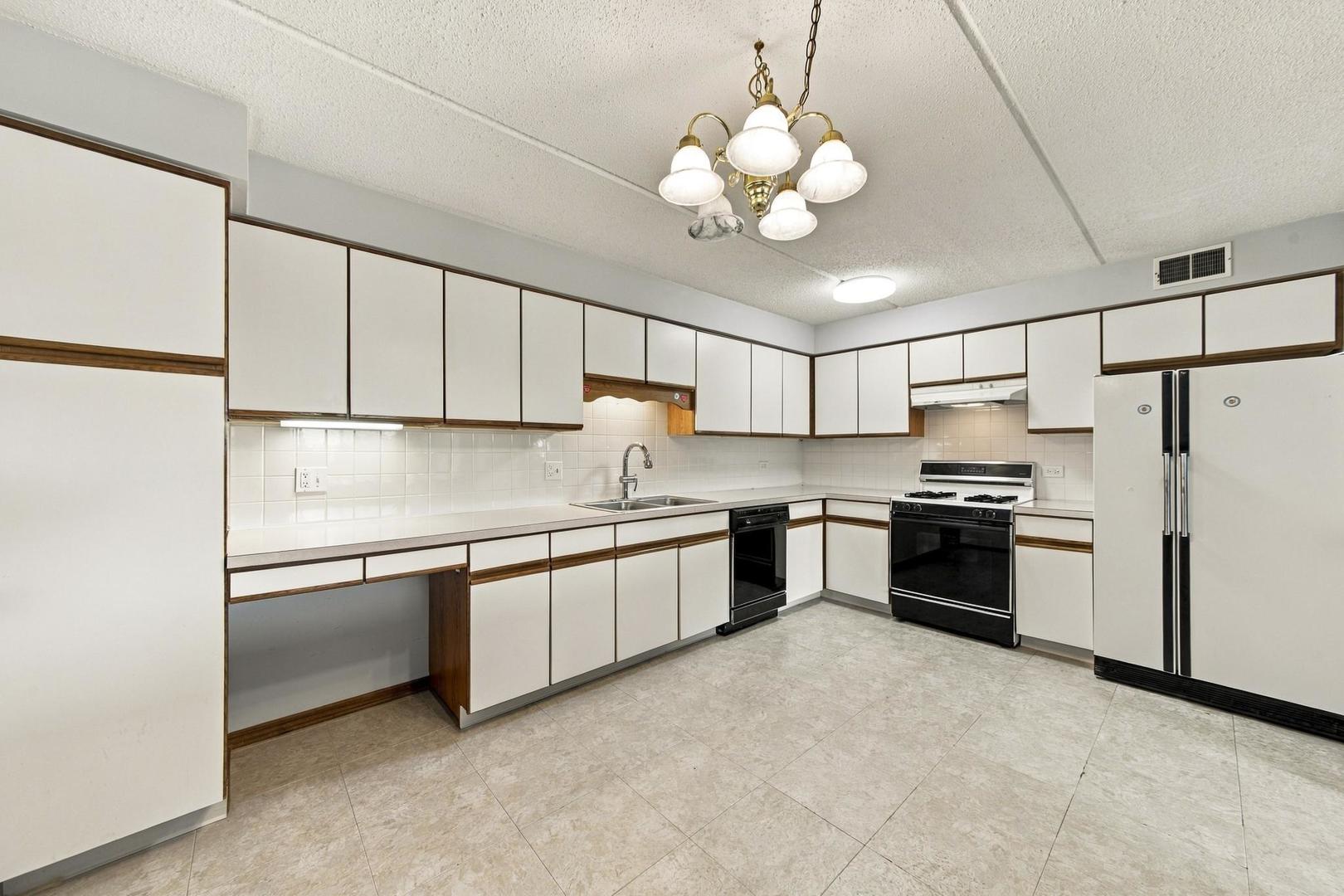 6530 W Irving Park Road 501 Property Photo 7