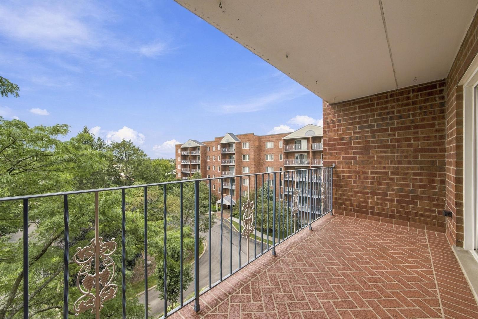 6530 W Irving Park Road 501 Property Photo 12