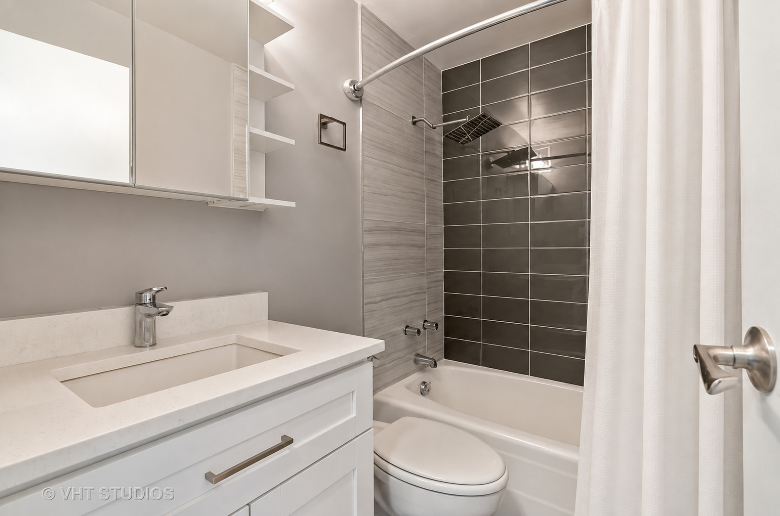 3550 N Lake Shore Drive 920 Property Photo 11